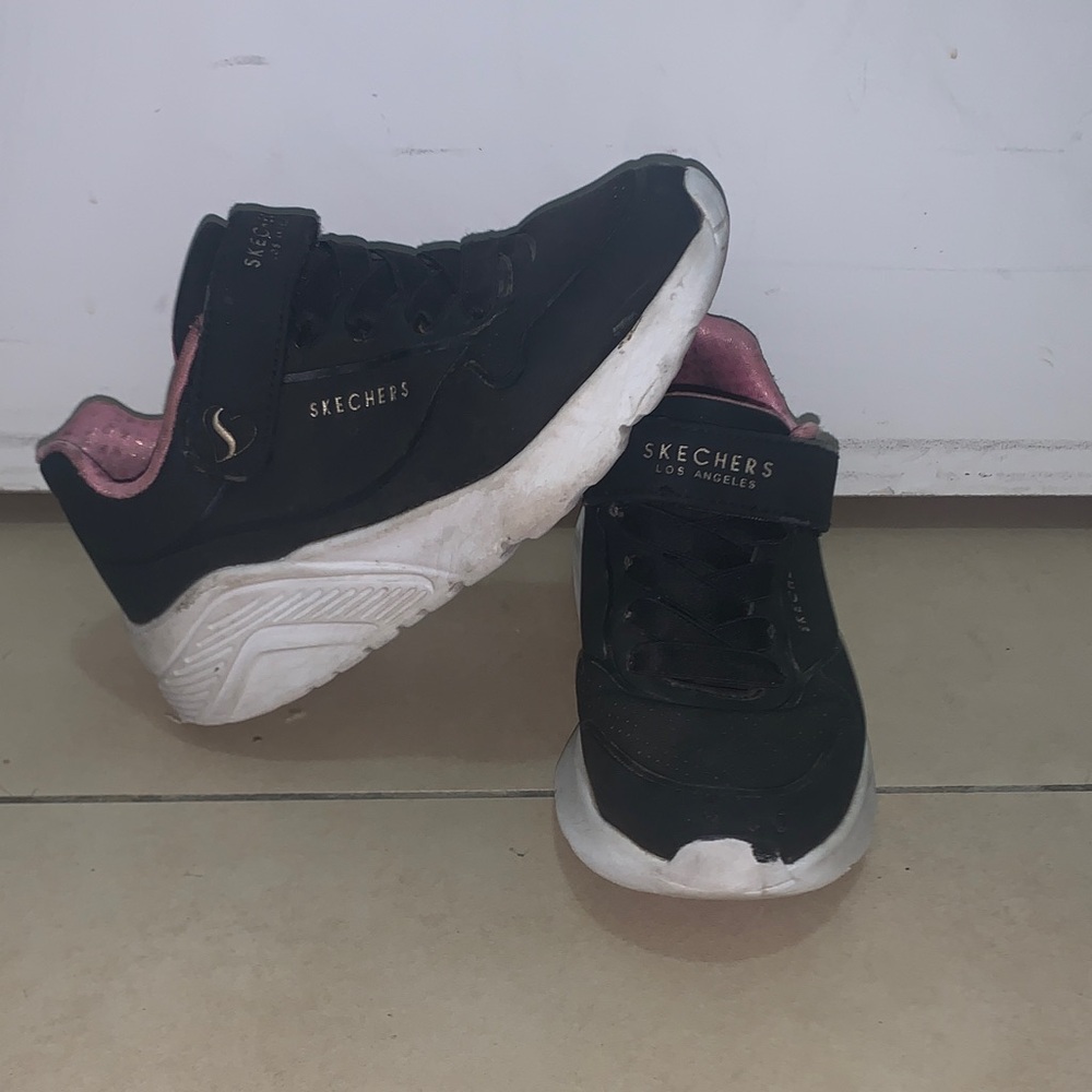 Skechers Black Sneakers with Pink Liner for girls